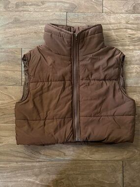Women’s Brown Sleeveless Puffer Vest with High Collar